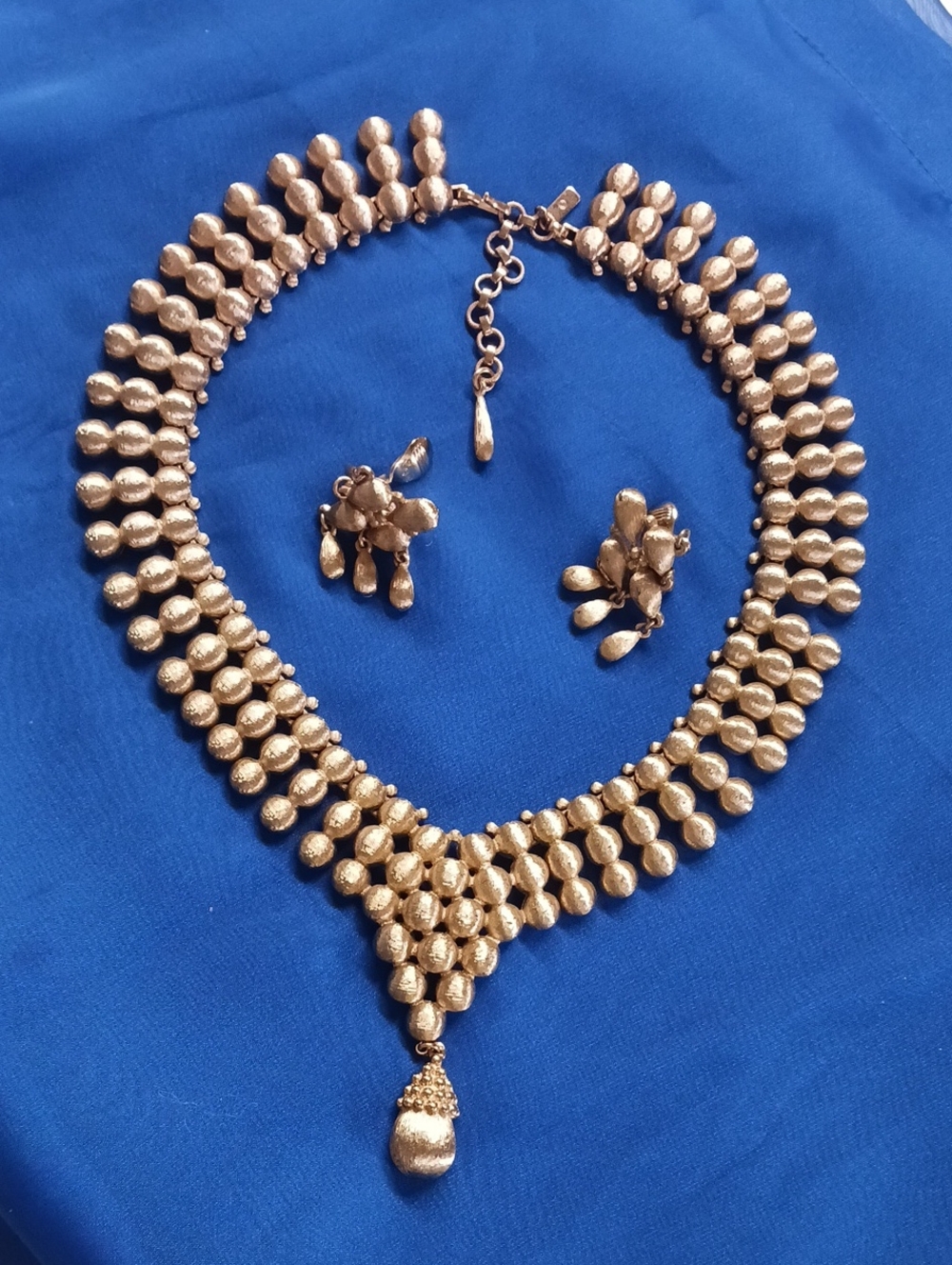 MONET RARE 1980's GOLD PLATED NECKLACE EARRING SET